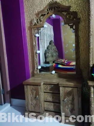 Dressing table
